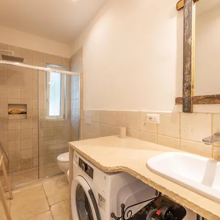 Con Piscina E Jacuzzi Privata - 3 Minuti Dal Mare